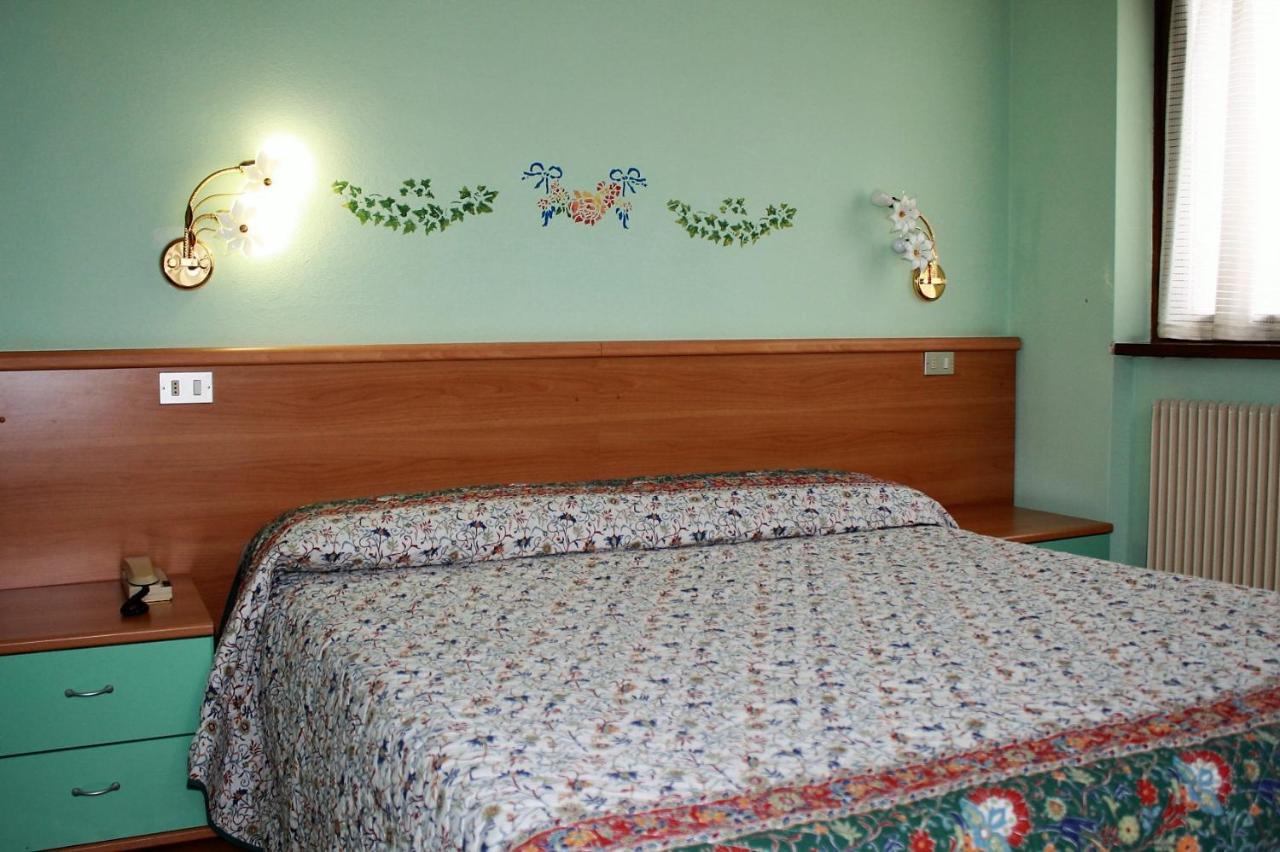 Locanda Ridevert Hotel Tione di Trento Buitenkant foto