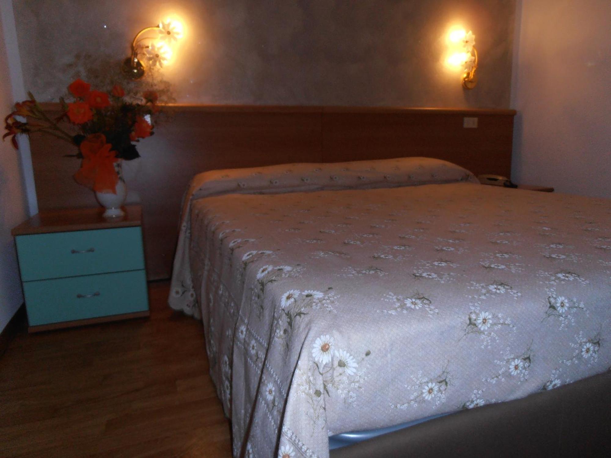 Locanda Ridevert Hotel Tione di Trento Kamer foto